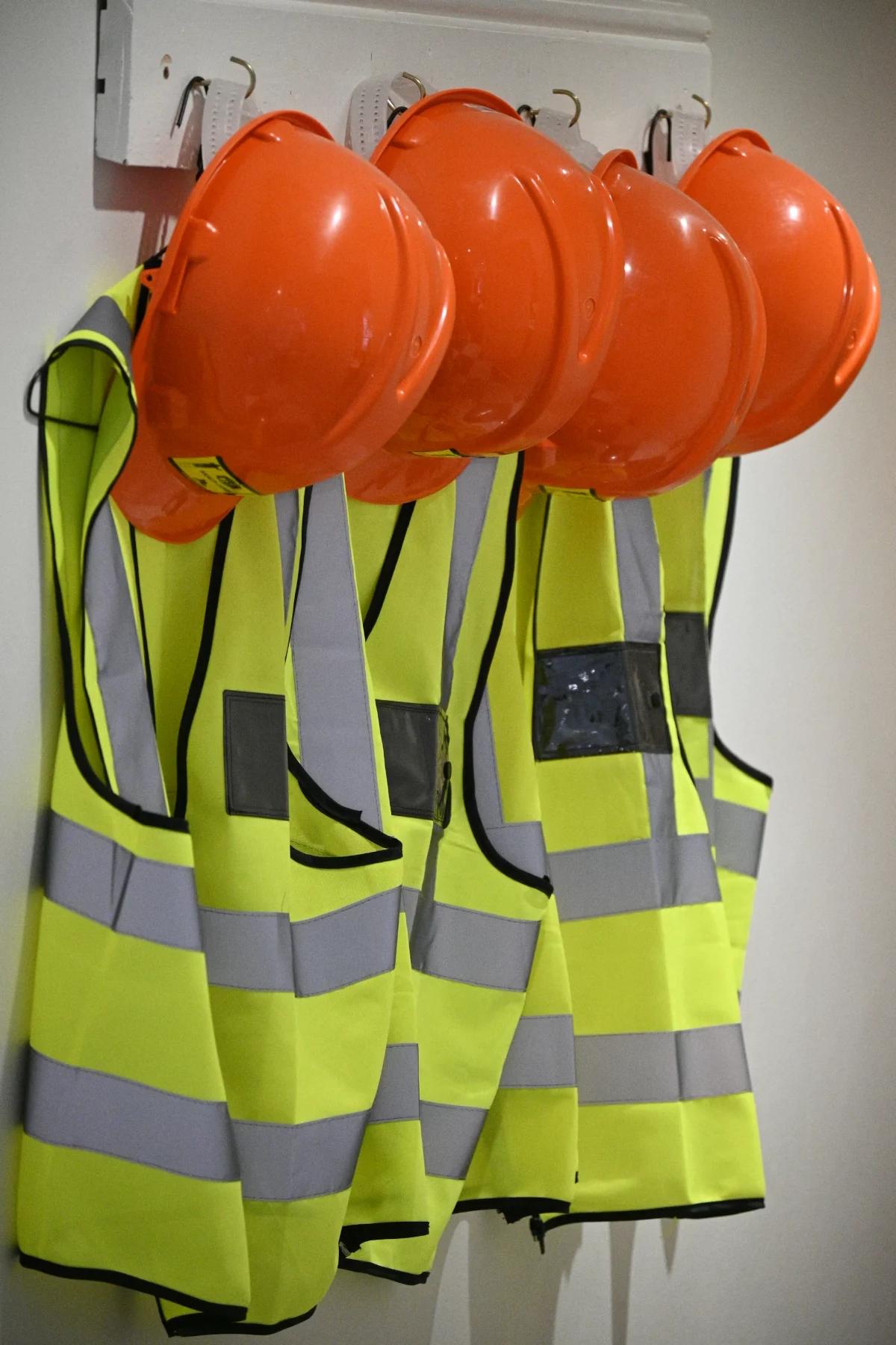 مصنعي معدات الحماية الشخصية (PPE)